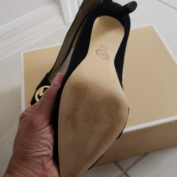 Shoes - Picture 2 of 4